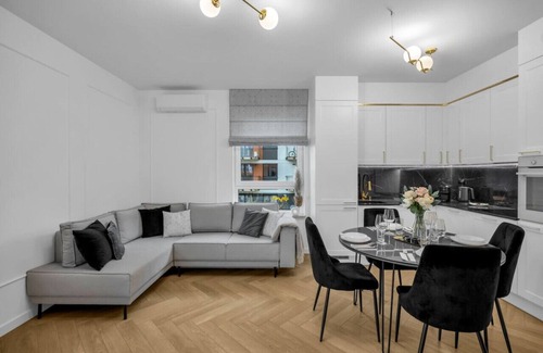 Wlochy Apartment | 61m2 Włochy Apt - Parking, Gym, Balcony, Workspace - by Rentujemy