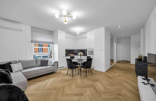Wlochy Apartment | 61m2 Włochy Apt - Parking, Gym, Balcony, Workspace - by Rentujemy