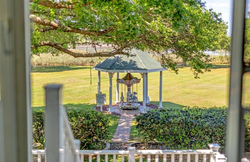 Clermont House | 62 Acre Island - Sleeps 40+!