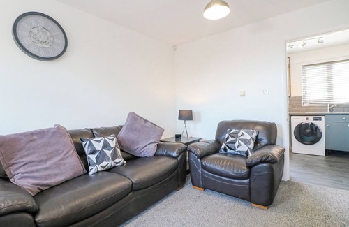 Clowne Cottage | 62 HERITAGE DR, family friendly, with a garden in Clowne