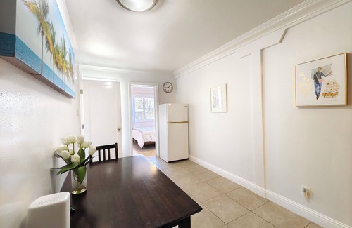 Inner Richmond House | 622- 1 bedroom 1 bathroom suite with TV, Private Bath & Kitchenette
