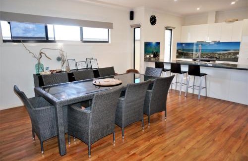 Exmouth House | 64 Madaffari Drive