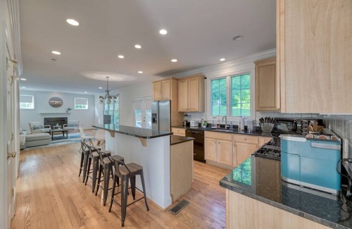 Arlington House | 6548 35th Street · Luxurious*KingBeds*PrvBackyard*Jacuzzi*Park4