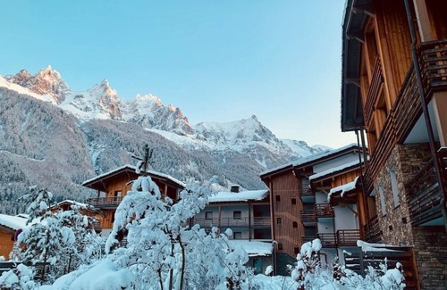 Chamonix-Mont-Blanc Apartment | 65m2 apartment, sleeps 6/7, lake and Mont Blanc view in * spa residence