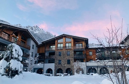 Chamonix-Mont-Blanc Apartment | 65m2 apartment, sleeps 6/7, lake and Mont Blanc view in * spa residence