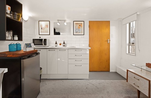 Bluff Hill Apartment | "66" Private Studio on Bluff Hill