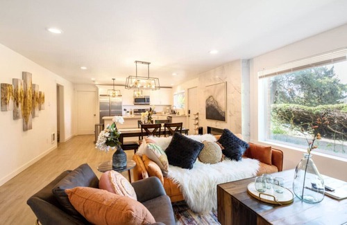 Green Lake House | 6615 Entire · 6b4b Newly Remodeled Home w/Green Lake View