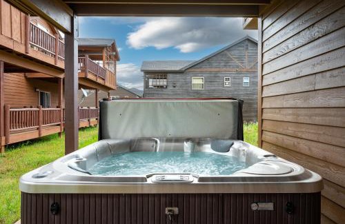 Pole Creek House | 67 Fireweed with private hot tub