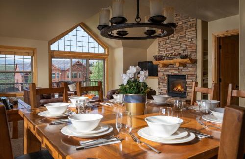 Pole Creek House | 67 Fireweed with private hot tub