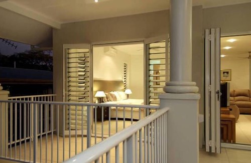 Holloways Beach House | 67Casuarina Beach House - Beach Front