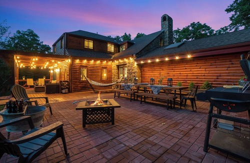 Grandview House | 6Acre Cabin-DiscGolfCourse-Sleeps 15-Pet Friendly!