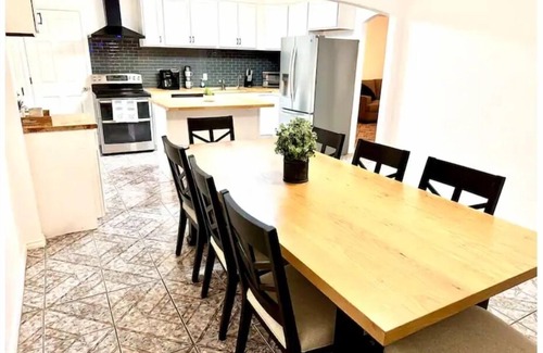 Eagle Pass House | 6Bedrooms/7Beds/3Bath/2Large Driveways/Pooltable/Arcade Machines