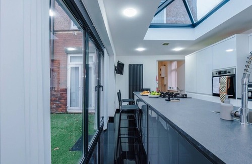 Rochdale House | 6BR Home in Castleton|Ideal for Contractors & Groups|WIFI|Parking|20% Discount