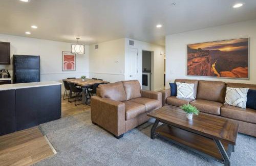 Moab South Valley Apartment | 6E Family Friendly RedCliff Condo, POOL & HOT TUB