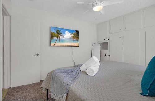 Eastside Apartment | 6th Haven, Arcade, King Bed, Games, 1 Mile to Beaches