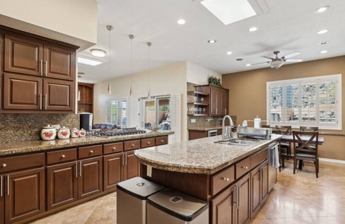 Moon Mountain Vistas House | 7,000 Sqft Home | pool | Movie Theater | Sauna