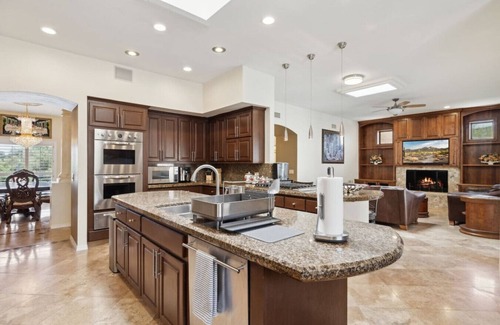 Moon Mountain Vistas House | 7,000 Sqft Home | pool | Movie Theater | Sauna