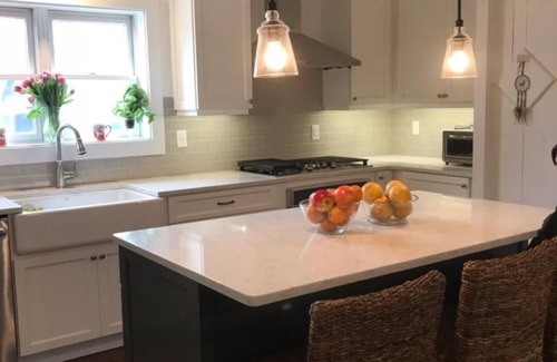 East Chop House | 7/6-7/13 AVAILABLE DUE TO LAST MINUTE CANCELLATION! Walk to Beach!