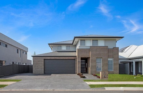 Dunmore House | 7 Aurora Ave Dunmore