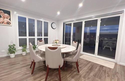 Dunmore House | 7 Aurora Ave Dunmore