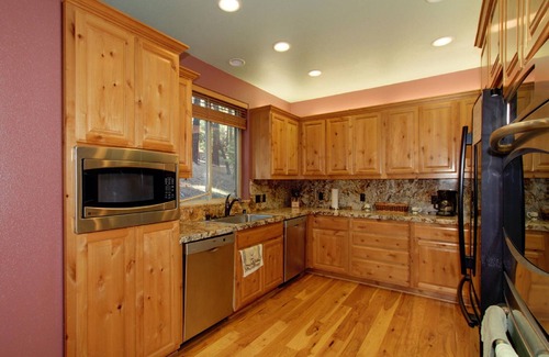 Pioneer Trail House | 7 Bdrm Estate/Home theater/Indoor Pool/WIFI/Pool tbl/Easter & April Specialn