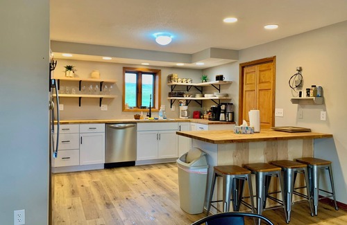 Decorah Cabin | 7 bedroom/3 bath Lodge on Canoe Creek in Decorah