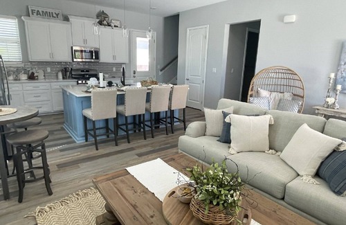Stephenville House | 7 Bedroom 7.5 Bathroom House 1 Mile from Tarleton State University