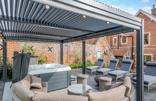Bungay Cottage | 7 bedroom accommodation in Earsham