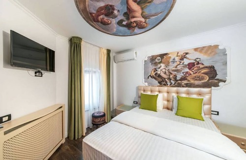 Sector 2 Bed & Breakfast | 7-bedroom bed & breakfast in brilliant București with WiFi, AC