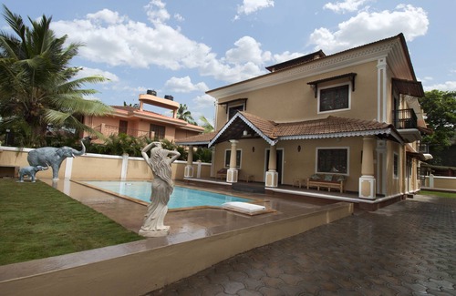 Calangute Villa | 7 Bedroom Villa with a Private Swimming Pool - 2 minute walk to Calangute Beach
