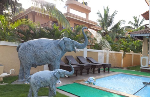 Calangute Villa | 7 Bedroom Villa with a Private Swimming Pool - 2 minute walk to Calangute Beach