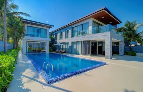 Ngu Hanh Son Villa | 7 Bedrooms Beach Front Villa at Da Nang Beach Resort
