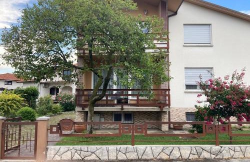 Sempeter pri Gorici Apartment | 7 Flower Street Apartment