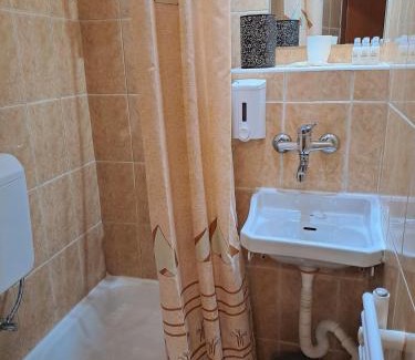 Miercurea-Ciuc House | 7 Levél Panzió, Ultra Central, Self Check-in, Self-Catering
