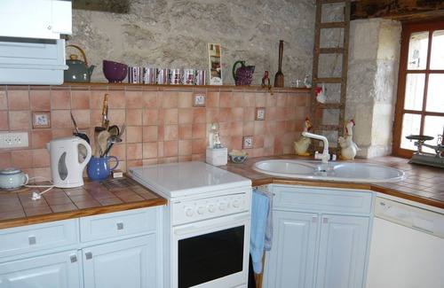Boisse Cottage | 7 luxury gites for couples, no children. Peace, great views, large pool and spa.