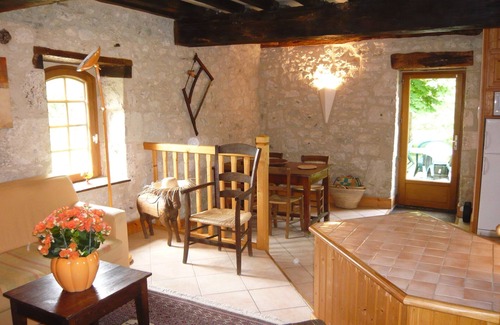 Boisse Cottage | 7 luxury gites for couples, no children. Peace, great views, large pool and spa.