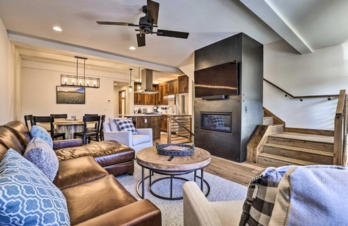 Frisco House | 7 Mi to Copper Mountain Frisco Retreat with Hot Tub