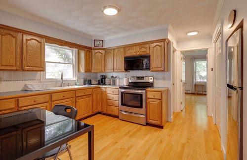 Seekonk Apartment | 7 Mi to Downtown Providence: Quiet Apt in Seekonk