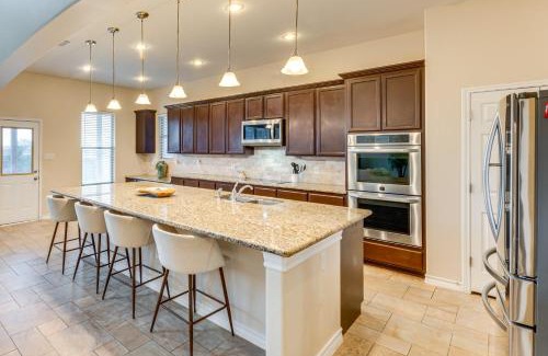 Bonanza House | 7 Mi to Lake Casa Blanca Laredo Family Home!