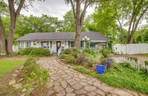 Quitman House | 7 Mi to Lake Fork Cottage with Deck in Quitman