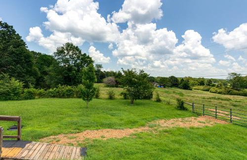 Oxford House | 7 Mi to Ole Miss Quiet Rural Retreat with Yard!