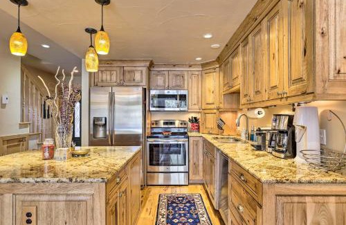 Bridgepoint House | 7 Mi to Ski Waterfront Townhome in Frisco!
