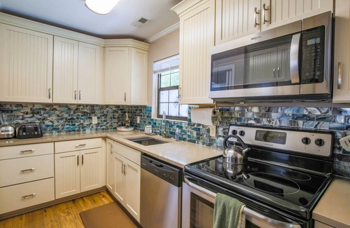 Sunset Point House | 7 Min Walk to the Best Access Point on the Beach! Enjoy Incredible Views from the Solarium.