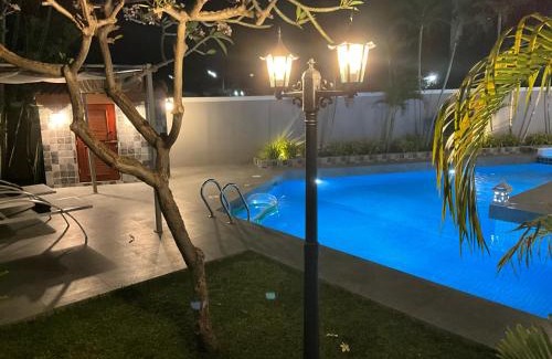 Nong Kae Villa | 7 Minutes from Centre Orchid villa With Jacuzzi and Pool Table