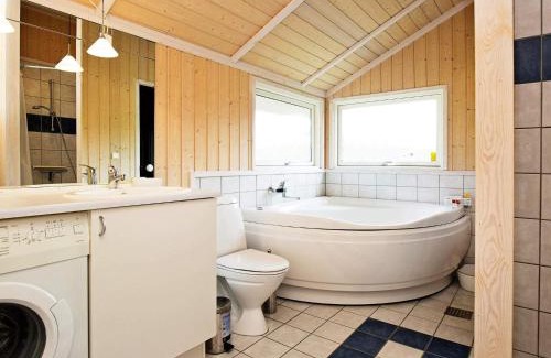 Hoeve Strand House | 7 person holiday home in Asnæs-By Traum