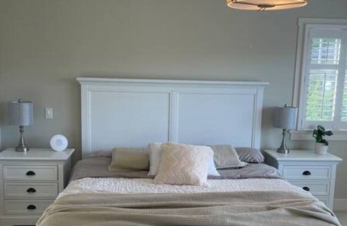 Cowichan Bay House | 7 Person Hot Tub King Bed Cowichan Bay Ocean View, Games Room and Sauna