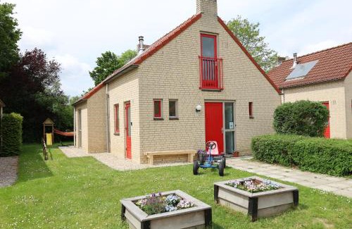 Ewijk House | 7 person House with garden, firepit, swimming lake, hammock, child friendly, in- and outside playground, slide, and great coffee