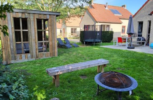 Ewijk House | 7 person House with garden, firepit, swimming lake, hammock, child friendly, in- and outside playground, slide, and great coffee