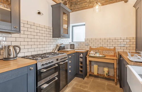 Watchet Cottage | 7 SEVERN TERRACE, pet friendly, with open fire in Watchet