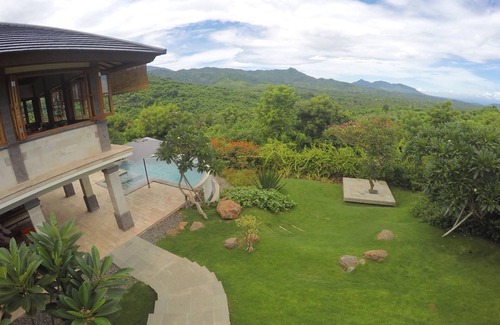 Pemuteran Villa | 70 Km far Views over The Barat National Park and volcanos on Java. Super diving
